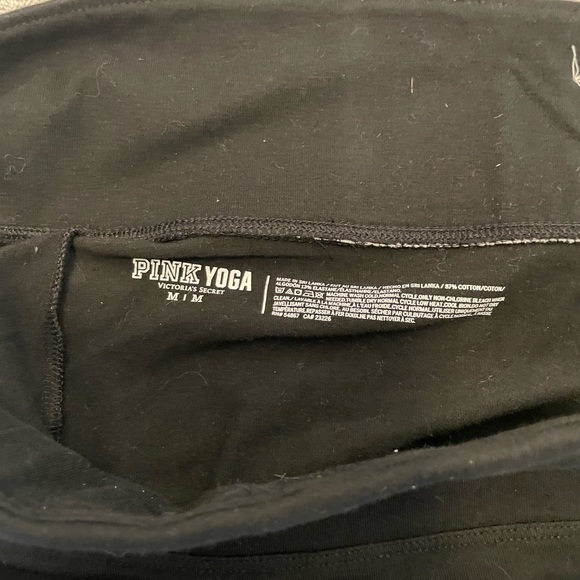 Awesome PINK Capri logo yoga pants - Picture 8 of 9